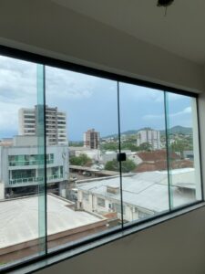 Janela Deslizante em Vidro Temperado