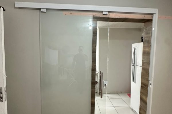 ESQ Porta DES 1f VT - BCO - Marcia - CBom 04